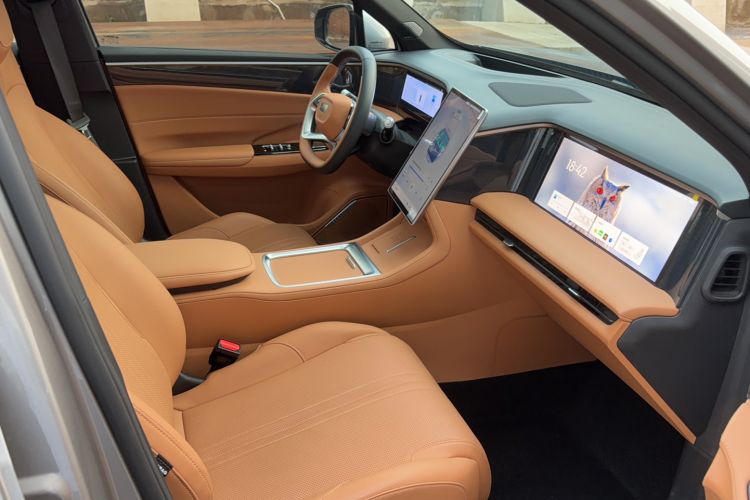 Used Geely Galaxy L7 2025 EM-i 115km Exploration+ Edition Interior 1