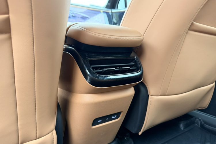 Used Geely Galaxy L7 2025 EM-i 115km Exploration+ Edition Interior 5