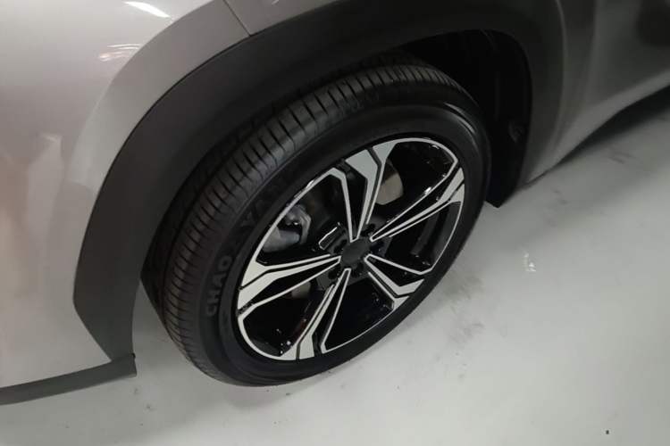 Used Geely Galaxy L7 2025 EM-i 115km Exploration Edition Left Front Wheel Hub