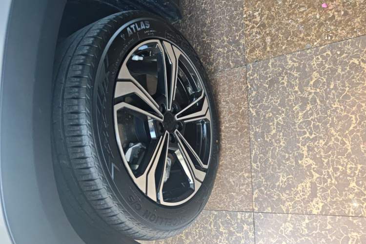 Used Geely Galaxy L7 2025 EM-i 115km Exploration+ Edition Left Front Wheel Hub