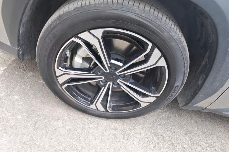 Used Geely Galaxy L7 2025 EM-i 115km Exploration+ Edition Left Front Wheel Hub