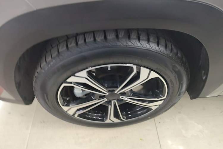 Used Geely Galaxy L7 2025 EM-i 115km Exploration+ Edition Left Front Wheel Hub