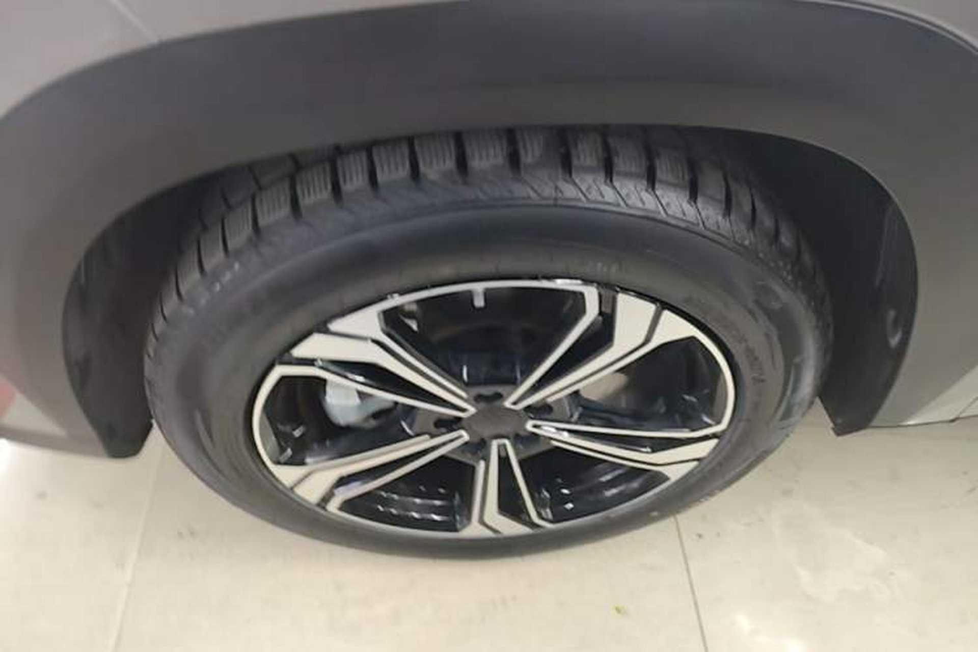 Used Geely Galaxy L7 2025 EM-i 115km Exploration+ Edition Left Front Wheel Hub
