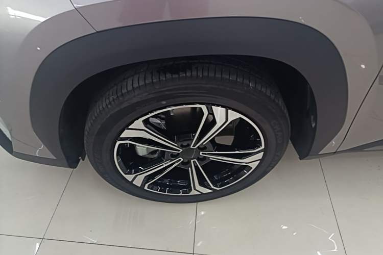Used Geely Galaxy L7 2025 EM-i 115km Exploration Edition Left Front Wheel Hub