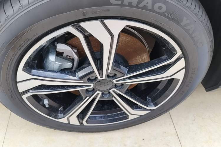 Used Geely Galaxy L7 2025 EM-i 115km Exploration+ Edition Left Front Wheel Hub
