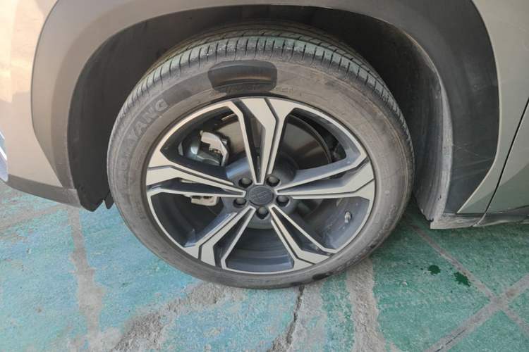 Used Geely Galaxy L7 2025 EM-i 115km Exploration+ Edition Left Front Wheel Hub