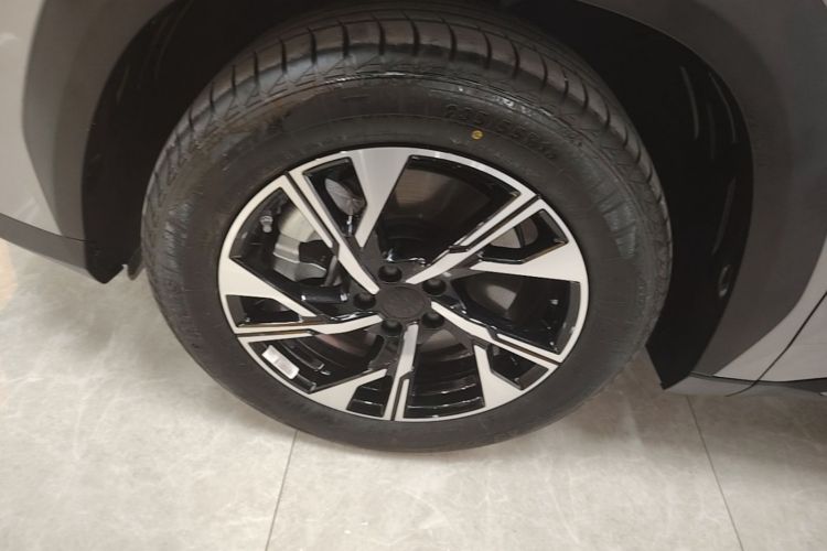 Used Geely Galaxy L7 2025 EM-i 115km Long-Range Version Left Front Wheel Hub