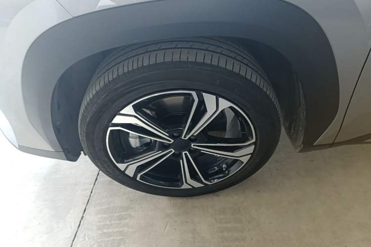Used Geely Galaxy L7 2025 EM-i 115km Exploration+ Edition Left Front Wheel Hub