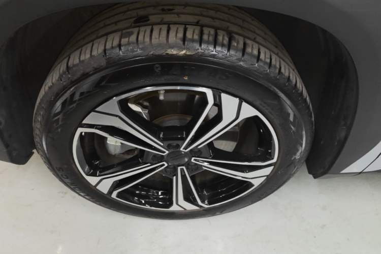 Used Geely Galaxy L7 2025 EM-i 115km Exploration+ Edition Left Front Wheel Hub