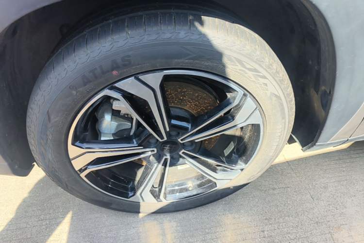 Used Geely Galaxy L7 2025 EM-i 115km Exploration+ Edition Left Front Wheel Hub