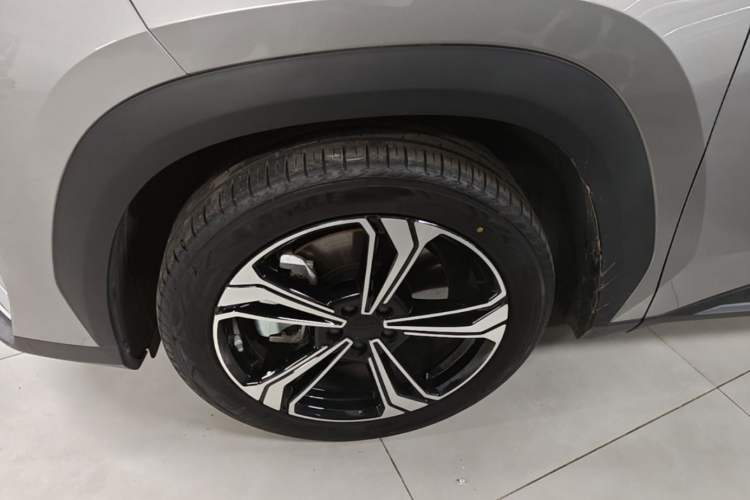 Used Geely Galaxy L7 2025 EM-i 115km Exploration+ Edition Left Front Wheel Hub