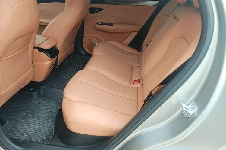 Used Geely Galaxy L7 2025 EM-i 115km Exploration+ Edition Left Rear Seat