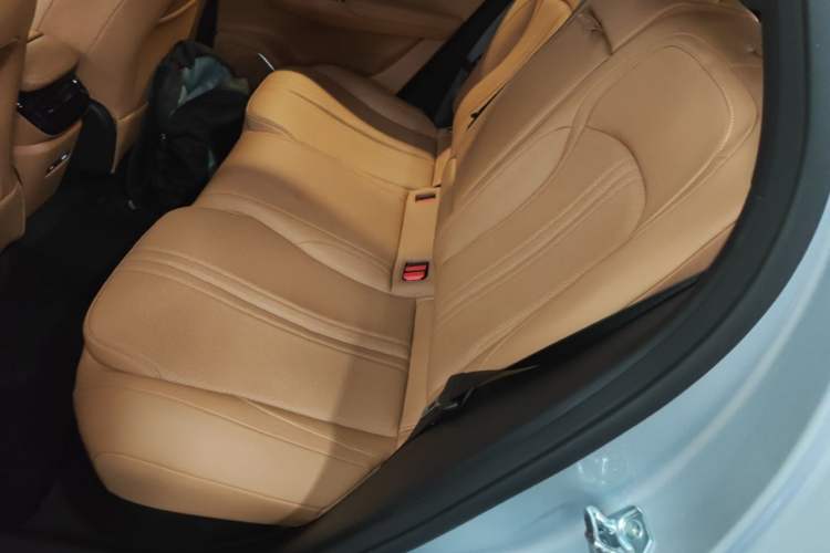 Used Geely Galaxy L7 2025 EM-i 115km Exploration+ Edition Left Rear Seat