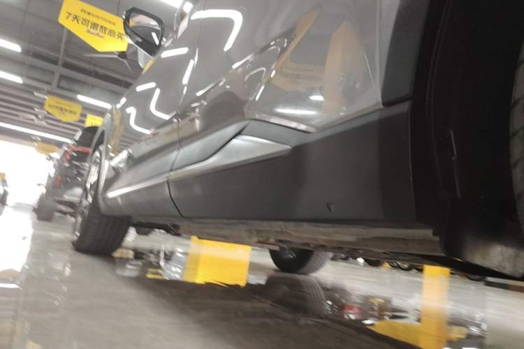Used Geely Galaxy L7 2025 EM-i 115km Long-Range Version Left Side Sill