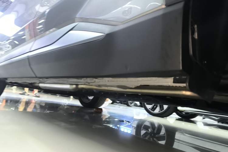 Used Geely Galaxy L7 2025 EM-i 115km Long-Range Version Left Side Sill