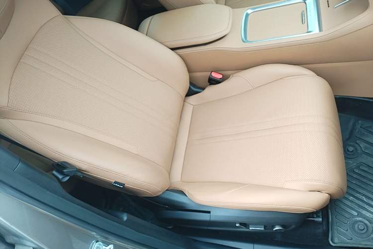 Used Geely Galaxy L7 2025 EM-i 115km Exploration+ Edition Right Front Seat