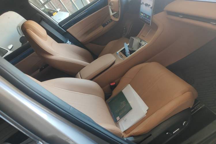 Used Geely Galaxy L7 2025 EM-i 115km Exploration+ Edition Right Front Seat