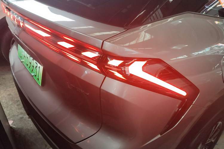 Used Geely Galaxy L7 2025 EM-i 115km Long-Range Version Right Rear Taillight