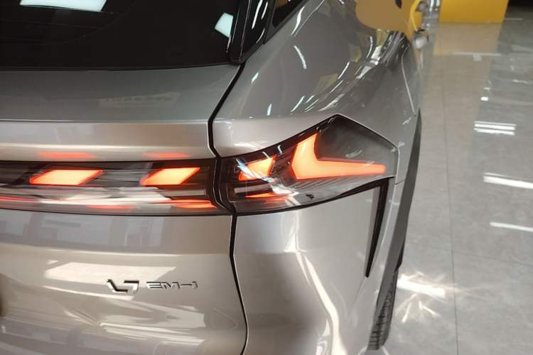 Used Geely Galaxy L7 2025 EM-i 115km Long-Range Version Right Rear Taillight