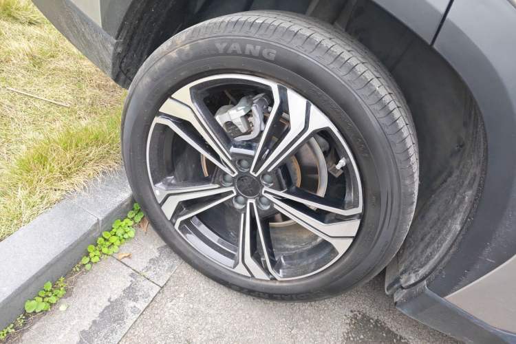 Used Geely Galaxy L7 2025 EM-i 115km Exploration+ Edition Right Rear Wheel Hub