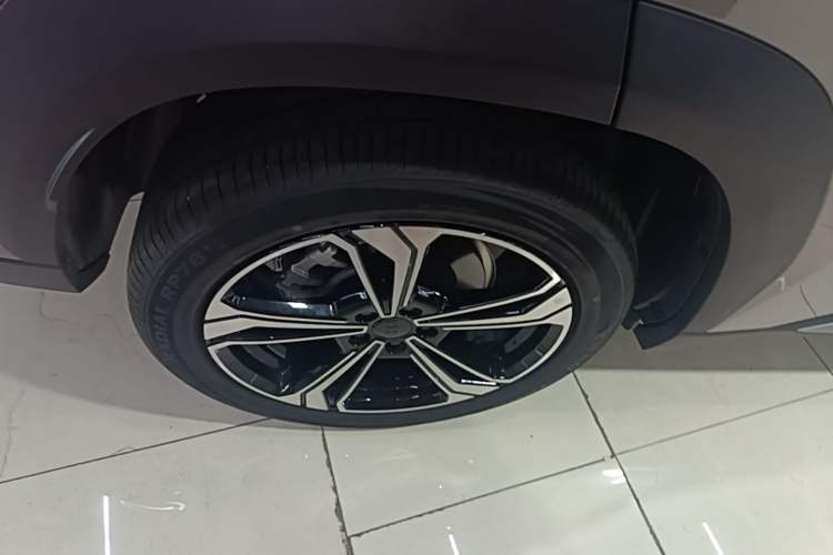 Used Geely Galaxy L7 2025 EM-i 115km Exploration Edition Right Rear Wheel Hub