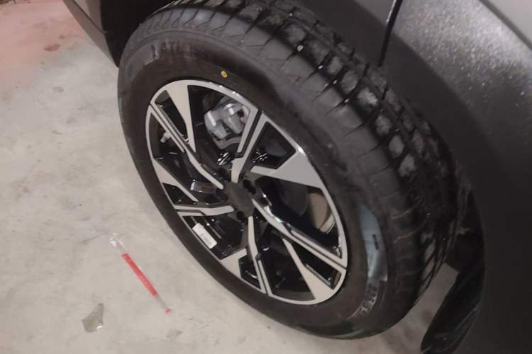 Used Geely Galaxy L7 2025 EM-i 115km Long-Range Version Right Rear Wheel Hub