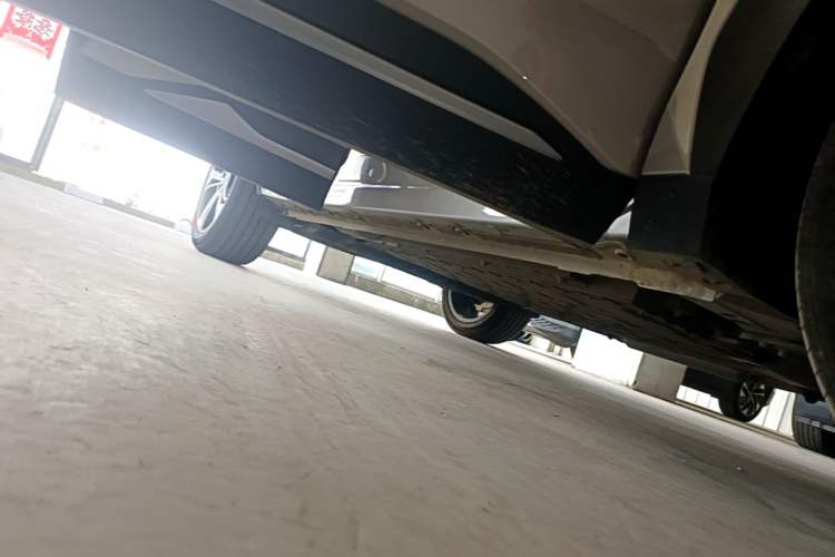 Used Geely Galaxy L7 2025 EM-i 115km Exploration+ Edition Right Side Sill