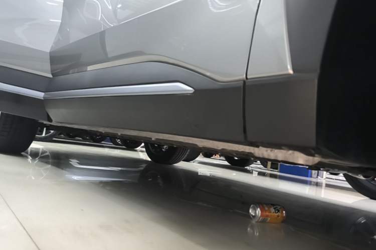 Used Geely Galaxy L7 2025 EM-i 115km Long-Range Version Right Side Sill