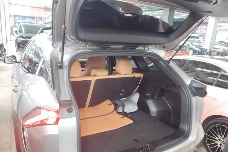 Used Geely Galaxy L7 2025 EM-i 115km Long-Range Version Trunk