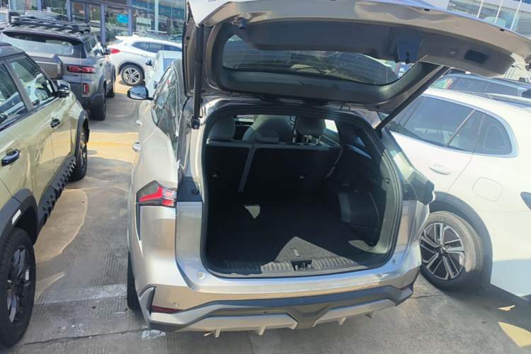 Used Geely Galaxy L7 2025 EM-i 115km Exploration+ Edition Trunk