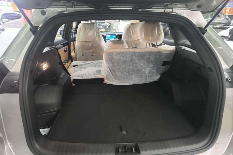 Used Geely Galaxy L7 2025 EM-i 115km Long-Range Version Trunk