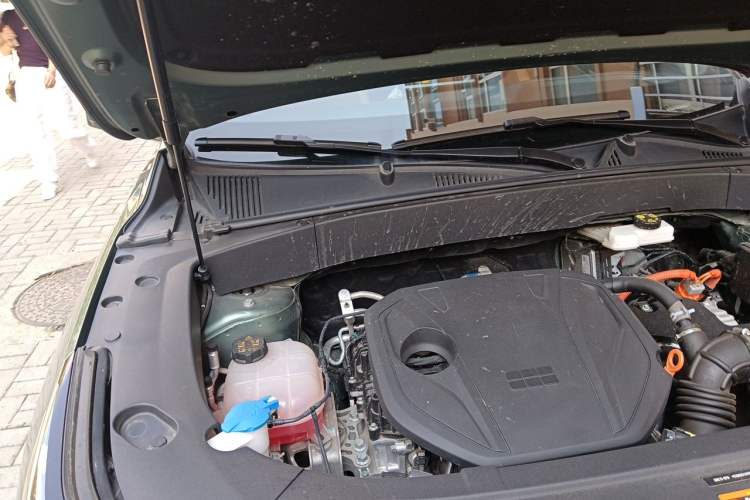 Used Geely Galaxy L7 2025 EM-i 115km Exploration Edition Engine Bay Right