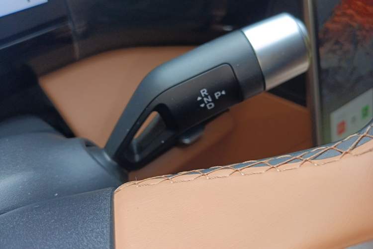 Used Geely Galaxy L7 2025 EM-i 115km Exploration Edition Gear Lever