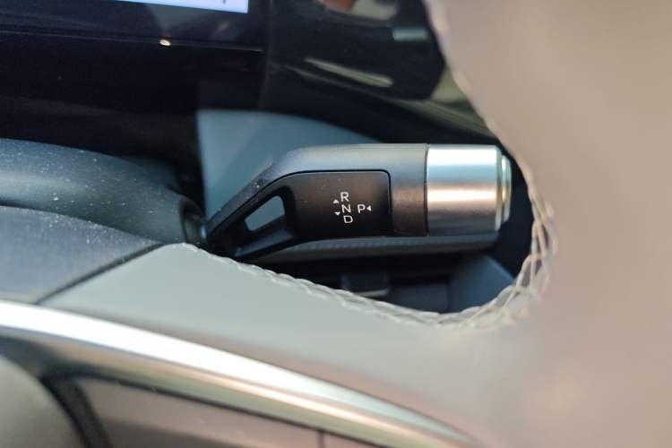 Used Geely Galaxy L7 2025 EM-i 115km Exploration+ Edition Gear Lever