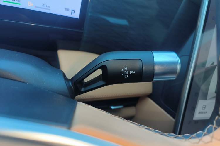 Used Geely Galaxy L7 2025 EM-i 115km Exploration+ Edition Gear Lever