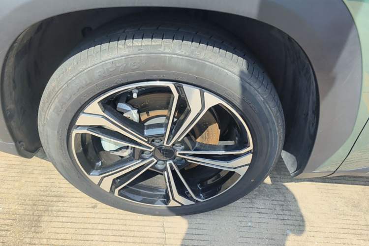 Used Geely Galaxy L7 2025 EM-i 115km Exploration+ Edition Left Front Wheel Hub