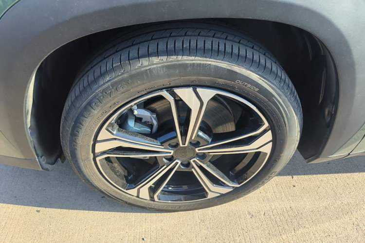 Used Geely Galaxy L7 2025 EM-i 115km Exploration+ Edition Left Front Wheel Hub