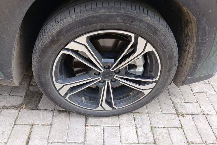 Used Geely Galaxy L7 2025 EM-i 115km Exploration Edition Right Front Wheel Hub