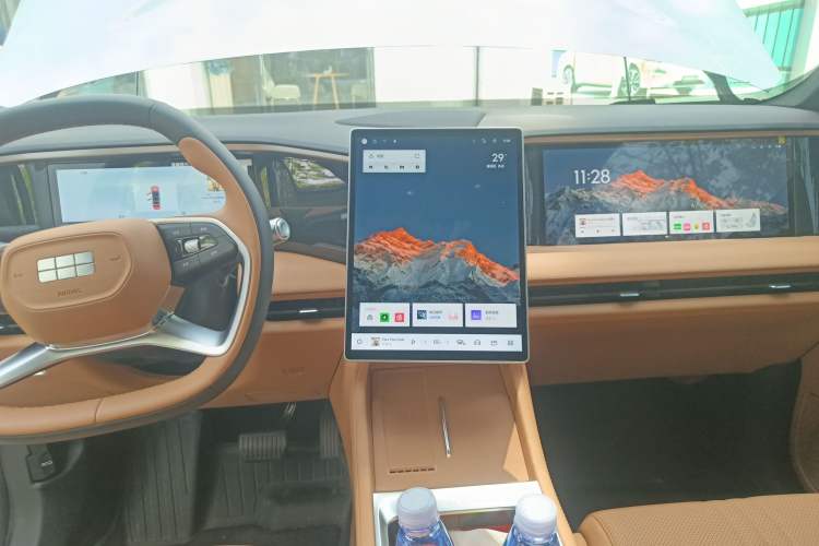 Used Geely Galaxy L7 2025 EM-i 115km Exploration+ Edition Audio And AC Panel