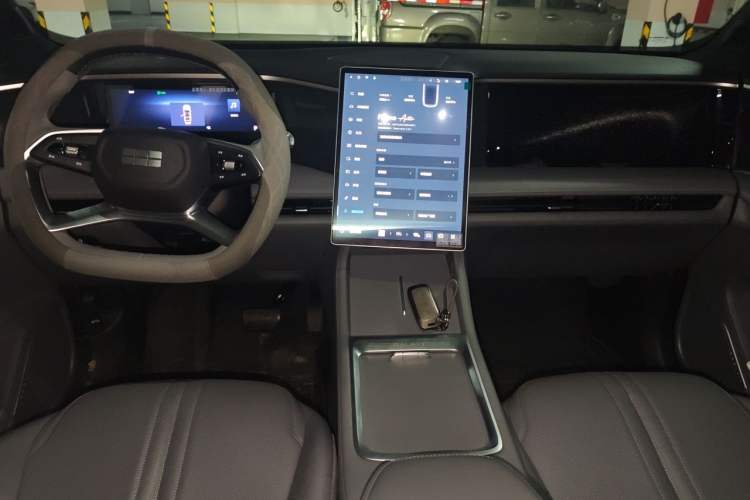 Used Geely Galaxy L7 2025 EM-i 115km Long-Range Version Center Console