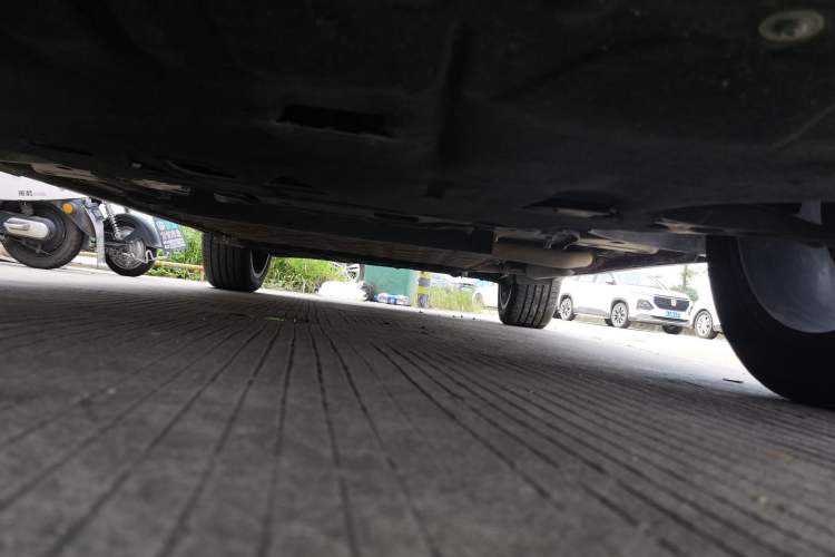 Used Geely Galaxy L7 2025 EM-i 115km Exploration+ Edition Chassis Front