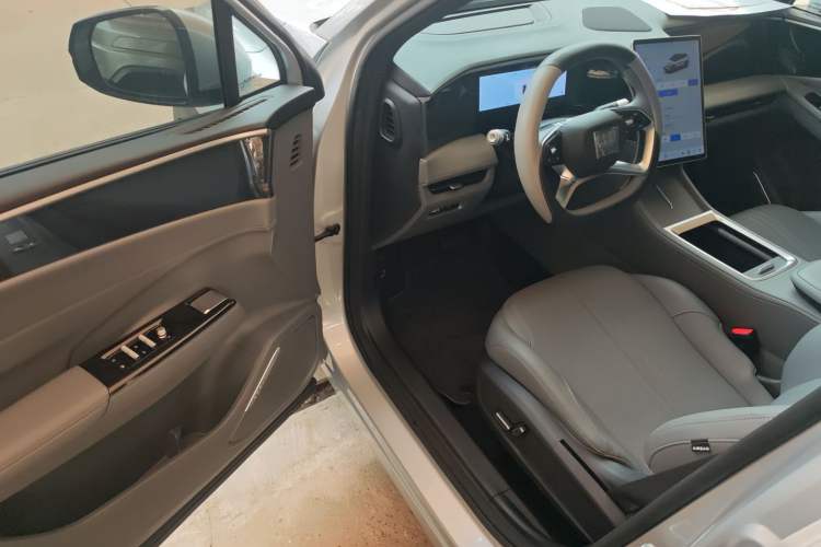 Used Geely Galaxy L7 2025 EM-i 115km Long-Range Version Driver Seat