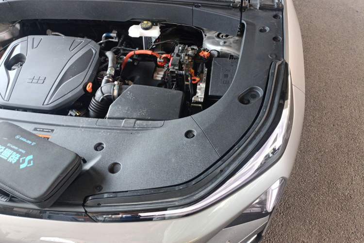 Used Geely Galaxy L7 2025 EM-i 115km Exploration Edition Engine Bay Left