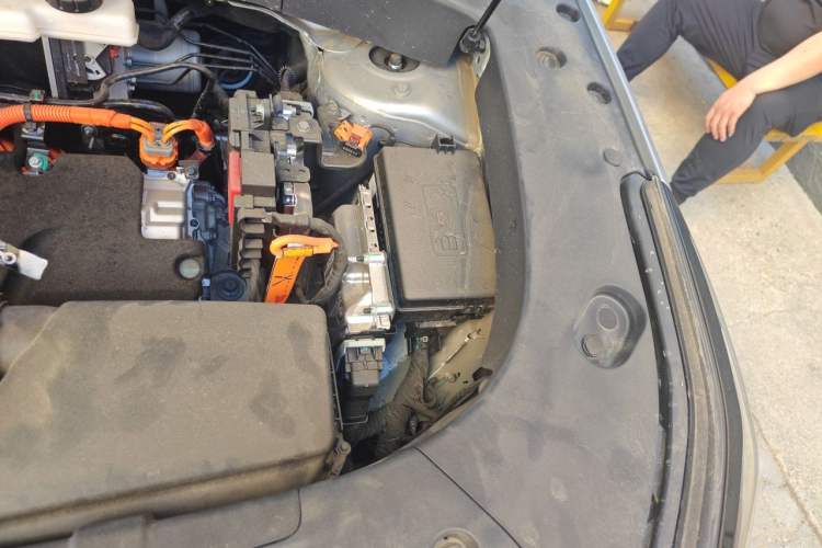 Used Geely Galaxy L7 2025 EM-i 115km Exploration Edition Engine Bay Left