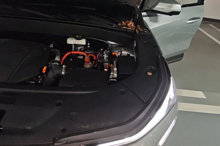 Used Geely Galaxy L7 2025 EM-i 115km Long-Range Version Engine Bay Left
