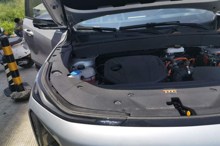 Used Geely Galaxy L7 2025 EM-i 115km Exploration+ Edition Engine Bay Right