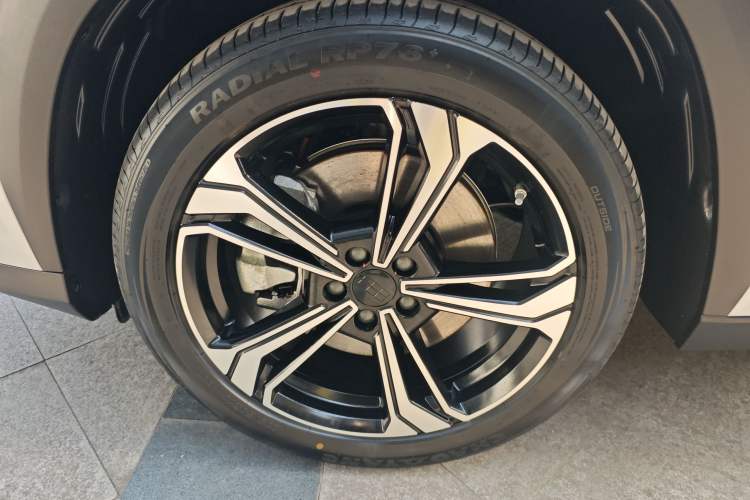 Used Geely Galaxy L7 2025 EM-i 115km Exploration+ Edition Exterior 4