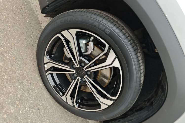 Used Geely Galaxy L7 2025 EM-i 115km Exploration+ Edition Exterior 4