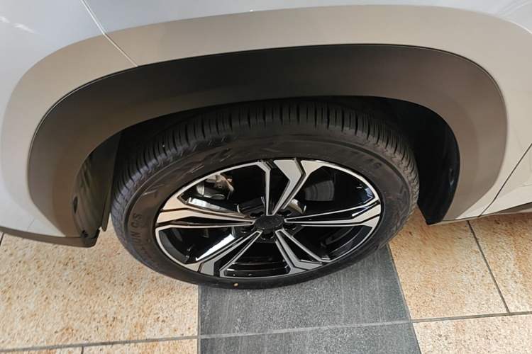 Used Geely Galaxy L7 2025 EM-i 115km Exploration+ Edition Exterior 4
