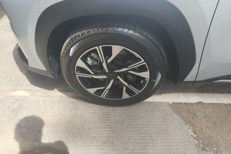 Used Geely Galaxy L7 2025 EM-i 115km Long-Range Version Exterior 4